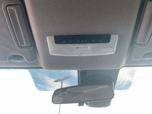 Used 2020 Nissan Versa SV FWD image 13