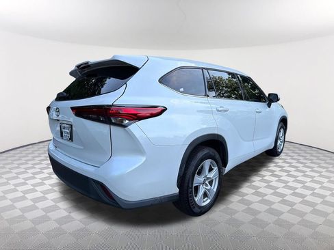 Used 2022 Toyota Highlander L FWD image 5