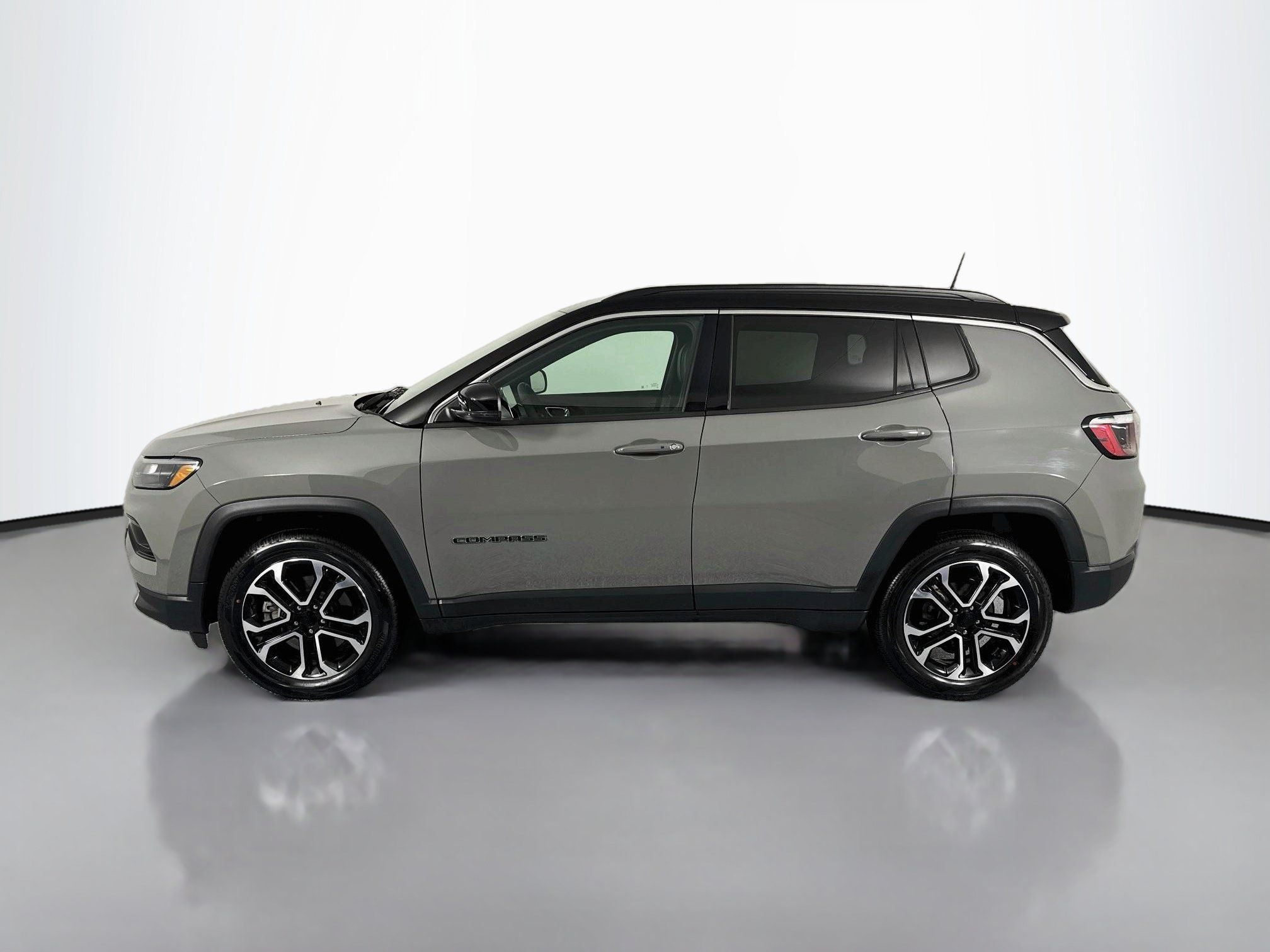 Used 2024 Jeep Compass Limited AWD/4WD image 8