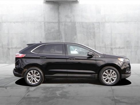 Certified 2024 Ford Edge Titanium image 5