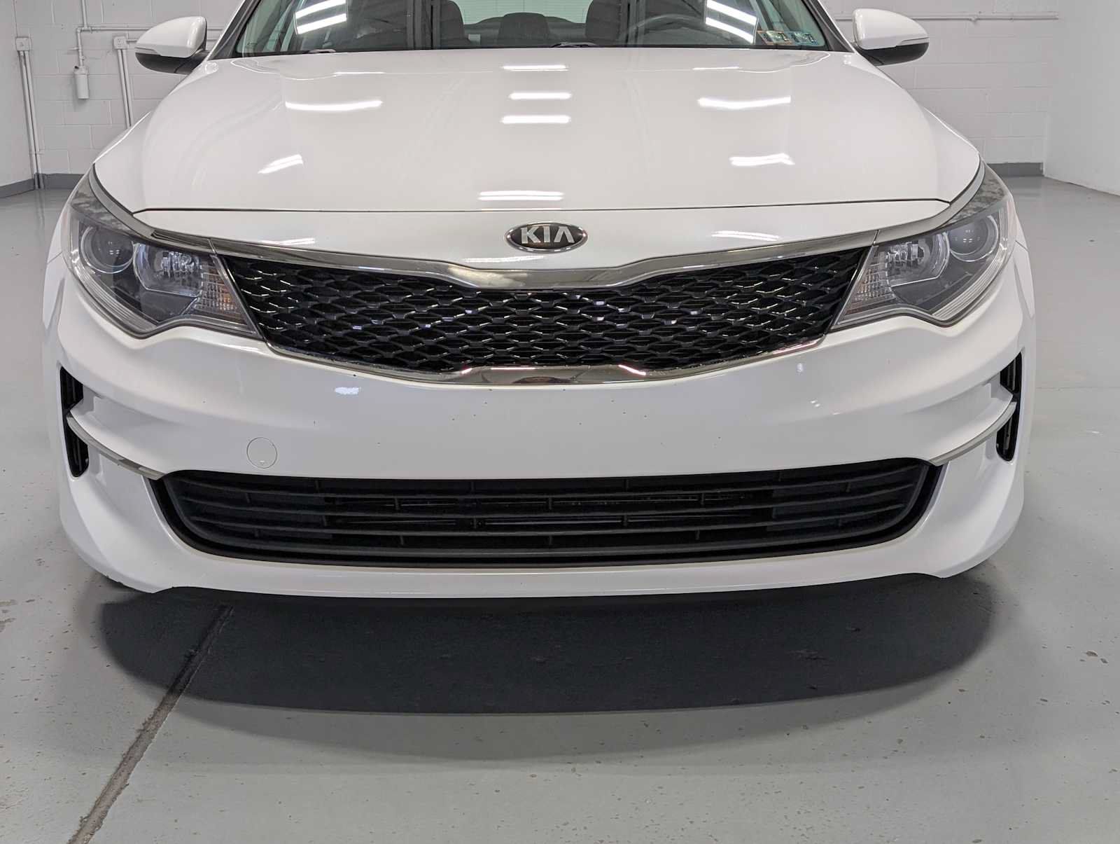 Used 2016 Kia Optima LX FWD image 2