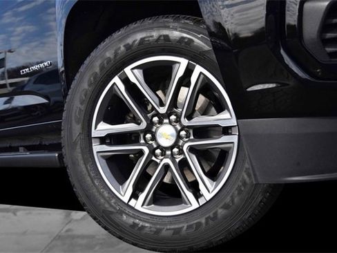 Used 2022 Chevrolet Colorado W/T w/ Custom Special Edition image 3