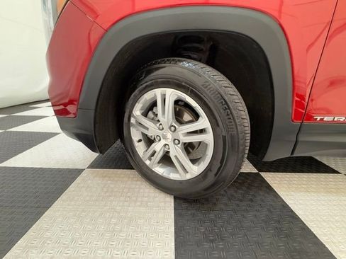 Used 2024 GMC Terrain SLE image 9