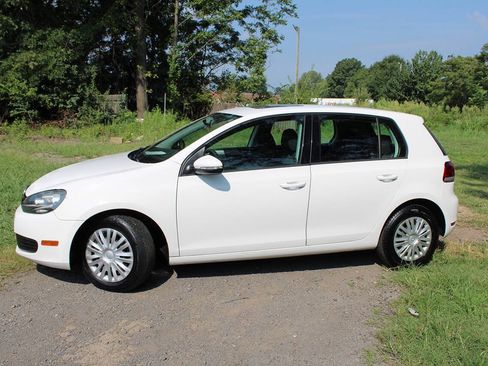 Used 2011 Volkswagen Golf 4-Door FWD image 12