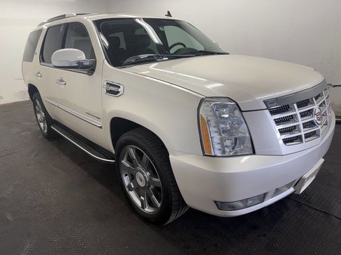 Used 2012 Cadillac Escalade 4WD Hybrid image 2