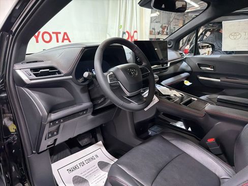 Used 2026 Toyota Sienna XSE image 22
