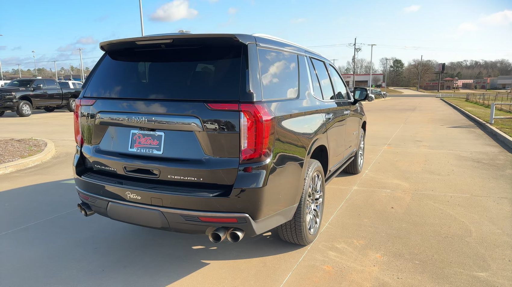 Used 2023 GMC Yukon Denali Ultimate AWD/4WD image 8