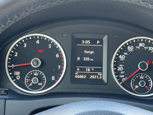 Used 2017 Volkswagen Tiguan S image 31