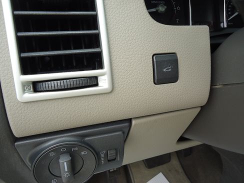 Used 2010 Lincoln MKX AWD image 15
