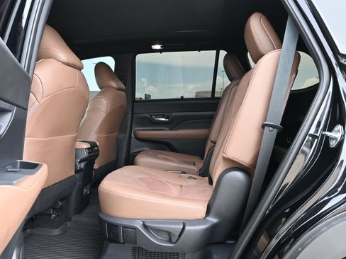 Used 2025 Toyota Grand Highlander AWD Hybrid image 18