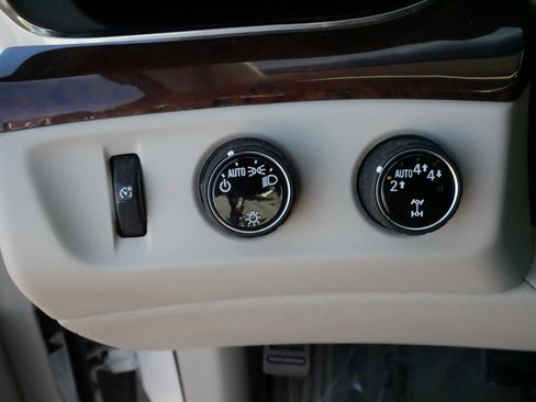 Used 2017 Cadillac Escalade Luxury image 26