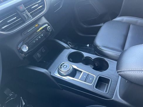 Certified 2025 Ford Escape Platinum AWD/4WD image 34