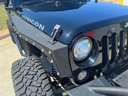 Used 2018 Jeep Wrangler Unlimited Rubicon w/ Connectivity Group AWD/4WD image 4