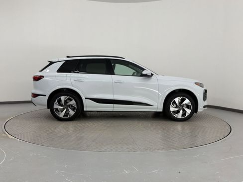 Used 2025 Audi Q6 e-tron Premium Plus w/ Premium Plus AWD/4WD image 8