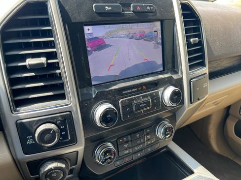 Certified 2019 Ford F150 Lariat w/ Equipment Group 502A Luxury image 17