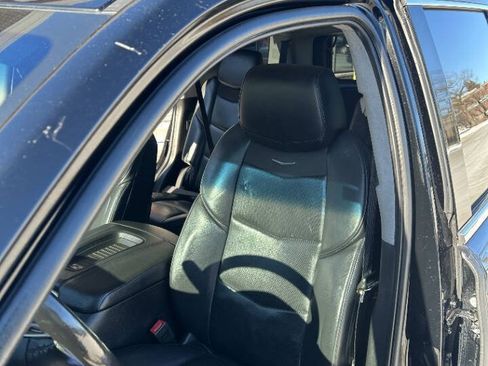 Used 2018 Cadillac Escalade Premium Luxury image 32