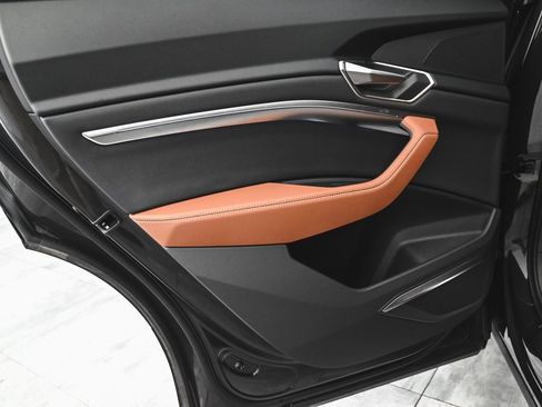 Used 2024 Audi Q8 e-tron Premium Plus w/ Premium Plus Package image 11