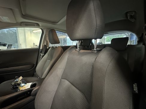 Used 2019 Honda HR-V EX image 10