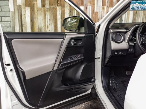 Used 2018 Toyota RAV4 XLE image 10