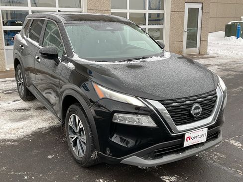 Used 2022 Nissan Rogue SV image 3