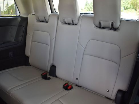 Used 2025 Nissan Pathfinder SL FWD image 51