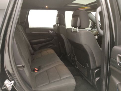 Used 2019 Jeep Grand Cherokee Laredo image 19