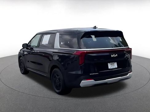 Used 2026 Kia Carnival FWD image 11