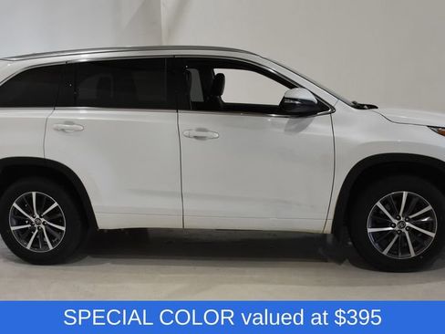 Used 2018 Toyota Highlander XLE AWD/4WD image 3