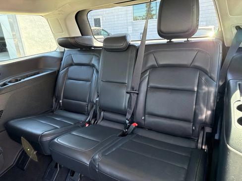 Certified 2025 Lincoln Navigator Reserve AWD/4WD image 16