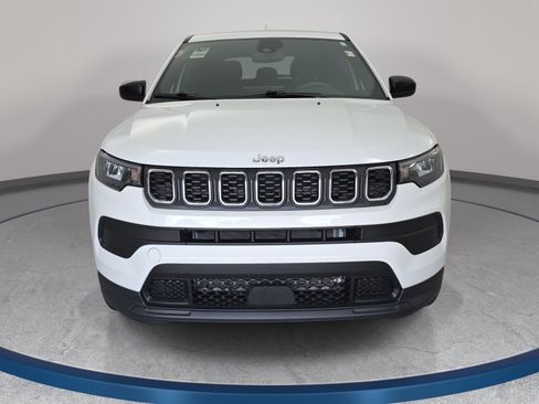 Used 2024 Jeep Compass Sport AWD/4WD image 2