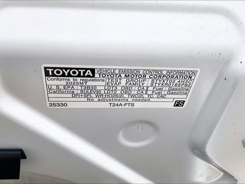 Used 2025 Toyota 4Runner SR5 AWD/4WD image 30