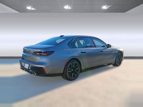 Used 2026 BMW i7 xDrive60 w/ Premium Package AWD/4WD image 8