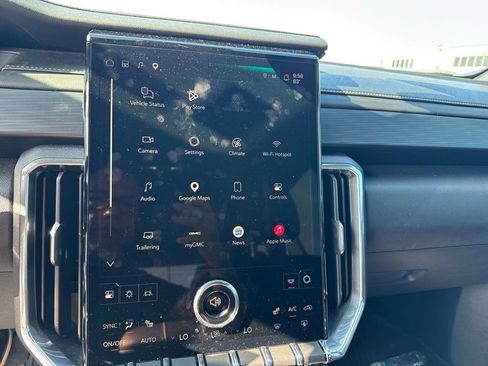 Used 2025 GMC Acadia Elevation w/ Elevation Premium Package FWD image 8