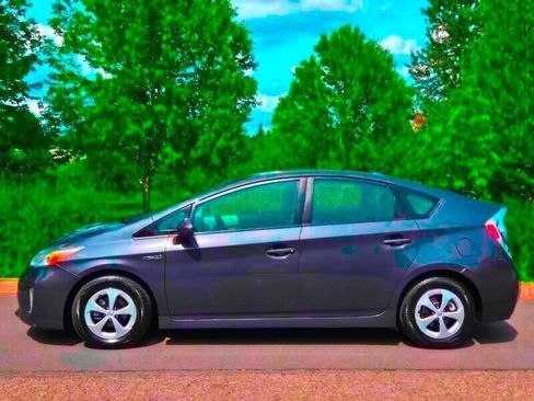 Used 2014 Toyota Prius Four FWD image 9