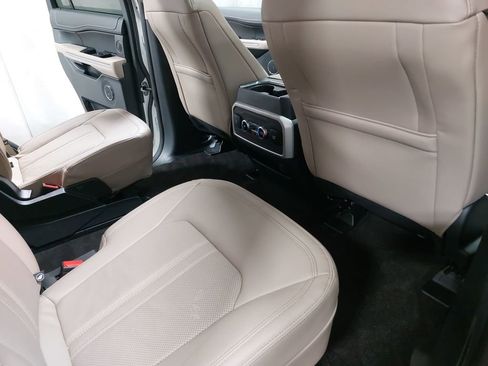 Used 2023 Ford Expedition Limited image 11