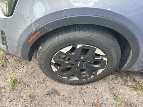 Certified 2025 Kia Sorento S FWD image 4