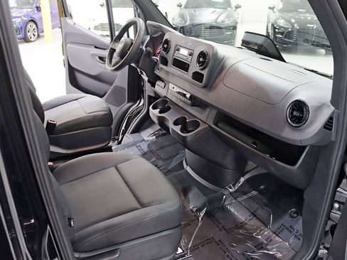 Used 2025 Mercedes-Benz Sprinter 2500 image 21