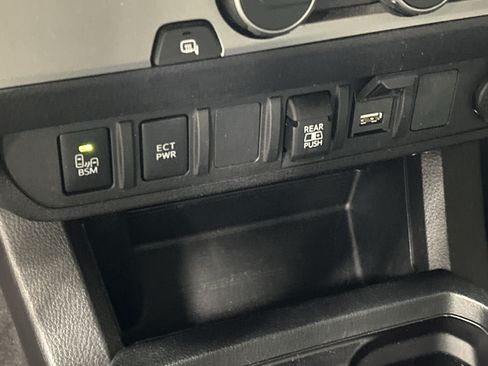 Used 2022 Toyota Tacoma SR5 w/ Technology Package RWD image 35
