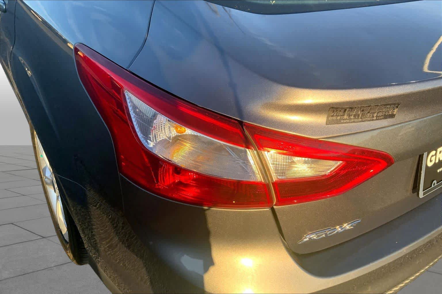 Used 2014 Ford Focus SE FWD image 27