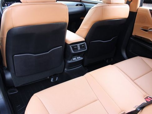 Used 2023 Lexus ES 350 w/ Premium Package image 11