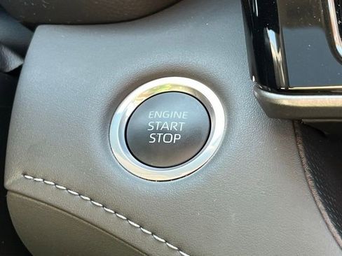 Used 2024 Toyota Highlander XLE image 30