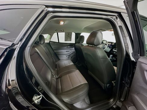 Used 2025 Chevrolet Trax LT FWD image 29