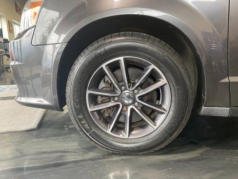 Used 2017 Dodge Grand Caravan SXT image 8