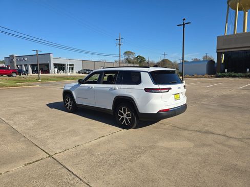 Used 2025 Jeep Grand Cherokee L Limited w/ Luxury Tech Group II image 3