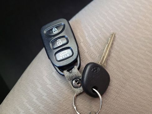 Used 2016 Hyundai Elantra SE w/ Option Group 02 FWD image 32