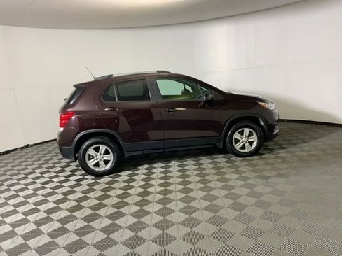 Used 2022 Chevrolet Trax LT w/ LT Convenience Package image 10