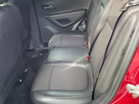 Used 2020 Chevrolet Trax LT w/ LT Convenience Package FWD image 4