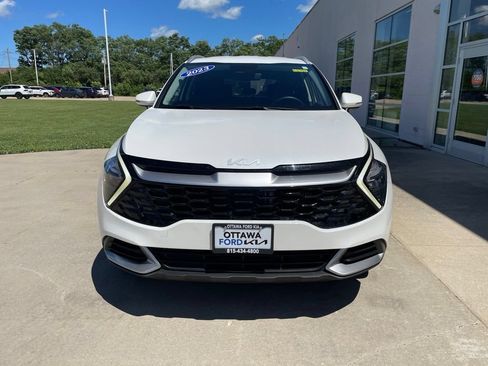 Used 2023 Kia Sportage EX AWD/4WD image 3