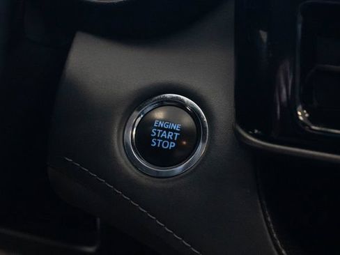 Used 2022 Toyota Highlander L FWD image 32