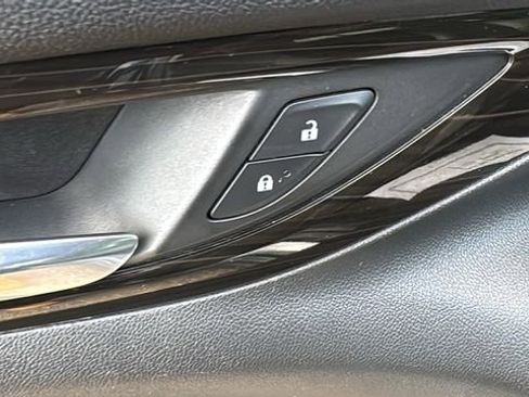 Used 2018 Buick Regal Essence FWD image 11